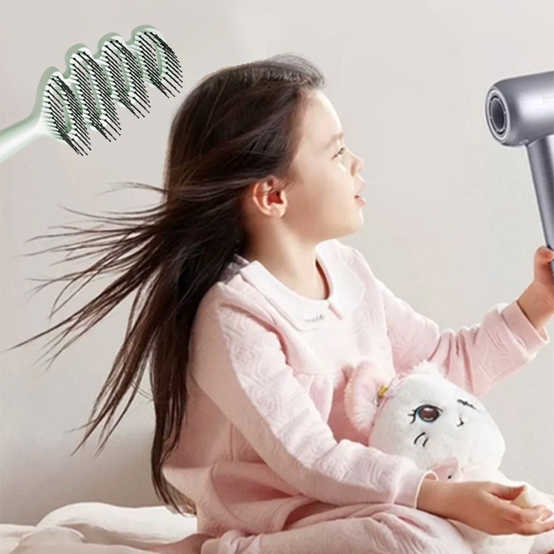 Cepillo de pelo con ventilación curva