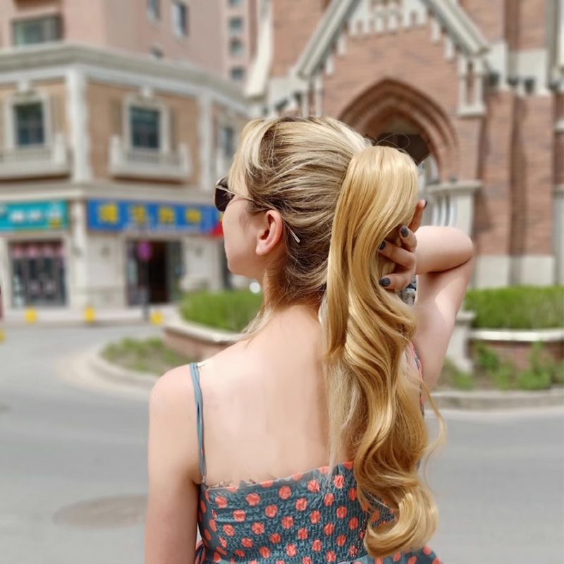 Extensiones de cabello con coleta ondulada de ensueño con clips