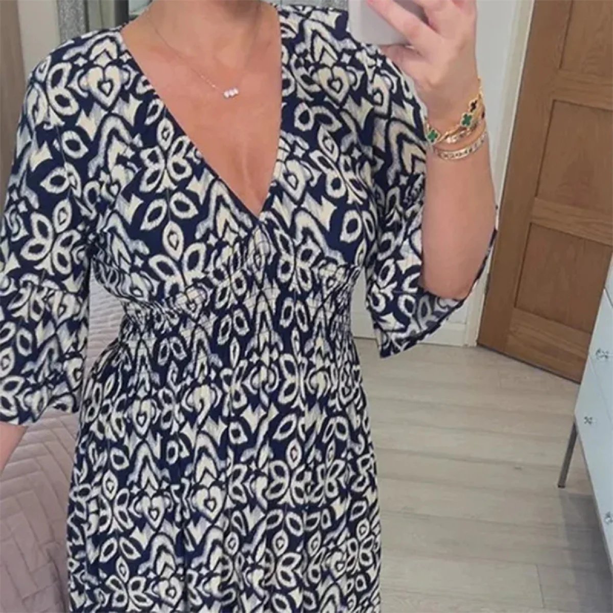 👗Vestido holgado con cuello en V y estampado