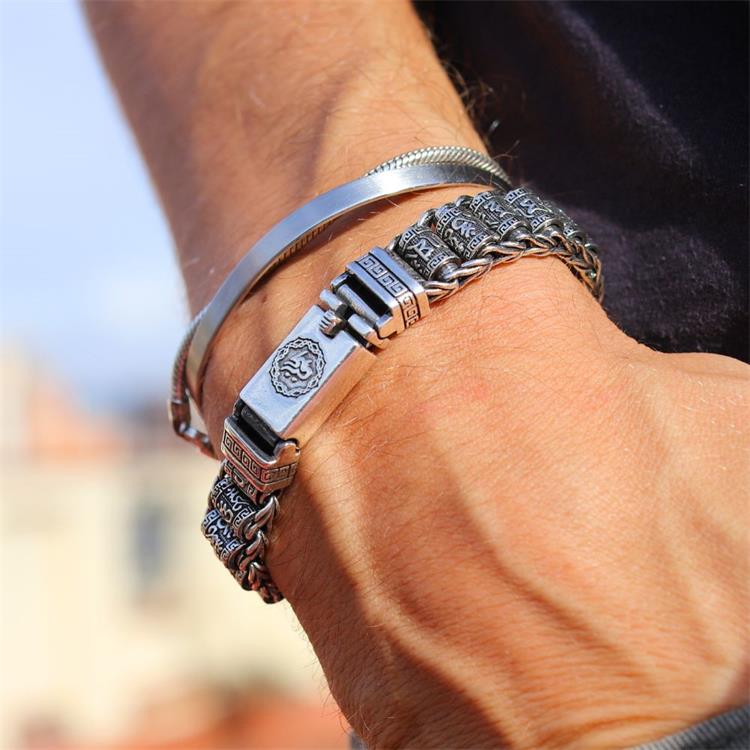 🍀✨ Pulsera de la Buena Suerte con Rueda de Oración – Energía Positiva, Estilo Elegante y Significado Espiritual para el Día a Día 🙏💫