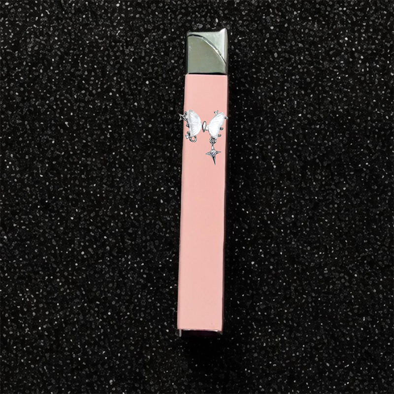 Encendedor de butano recargable con acento decorativo de mariposa