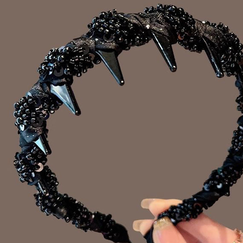 Bonita diadema de cuentas negras para uso diario