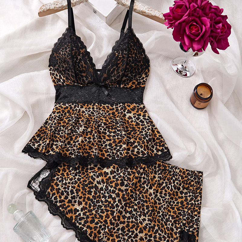 🔥Por tiempo limitado 50% de descuento🔥 🎉Conjunto de pijama de camisola y pantalones cortos con escote en V y ribete de encaje. ¡Oferta especial!