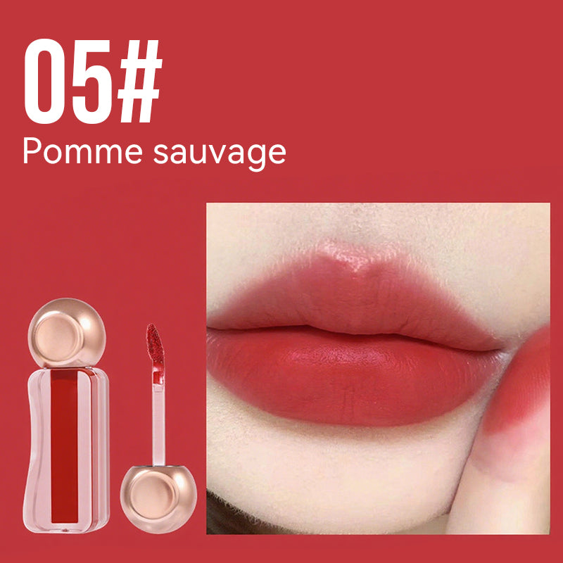 Brillo de labios mate ligero y duradero.