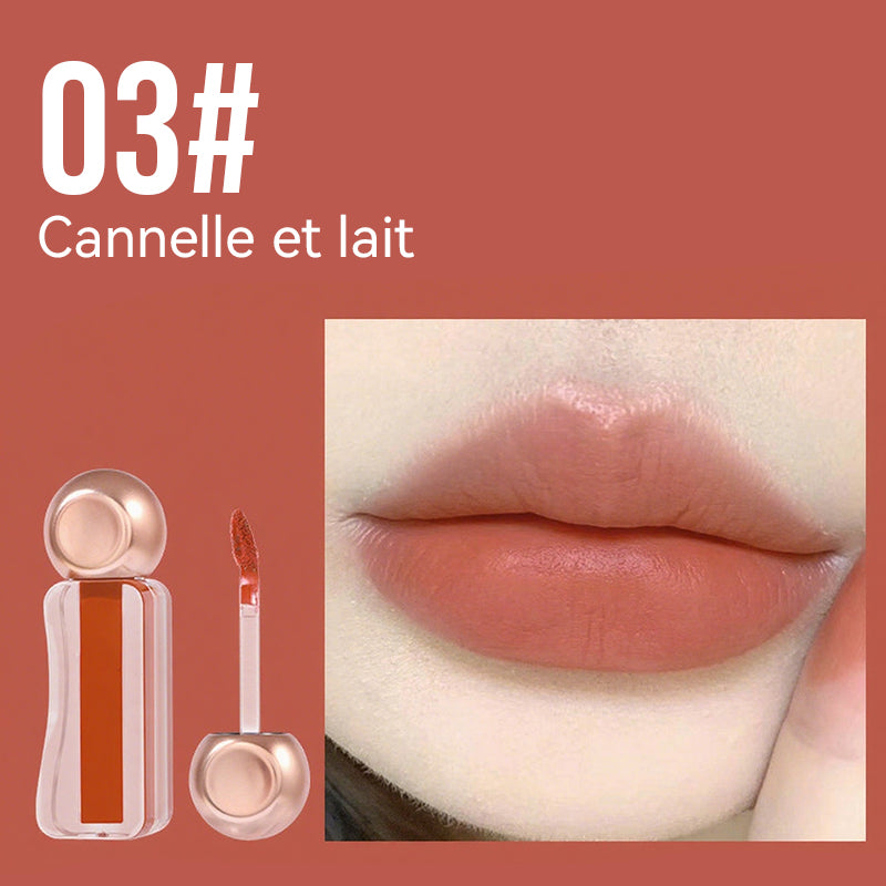 Brillo de labios mate ligero y duradero.
