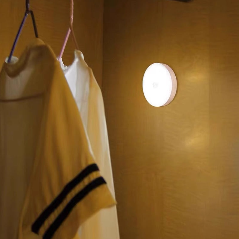 Luz nocturna compacta para el hogar con sensor de movimiento
