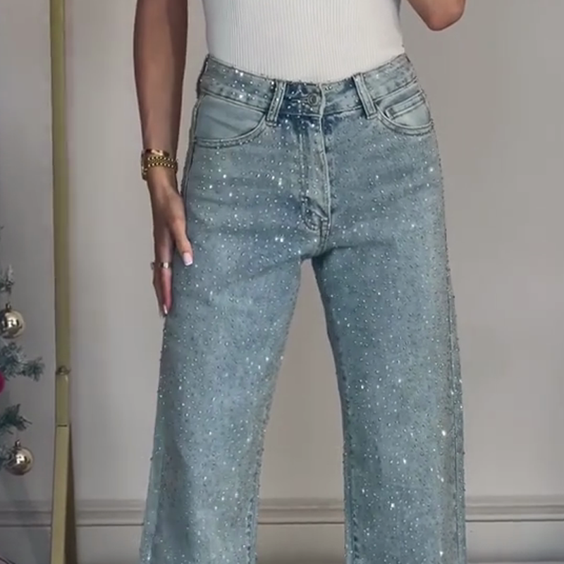 Jeans de pierna recta con strass | Tela micro-elástica con talle alto y corte ajustado